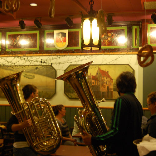 Tuba music to dine by!